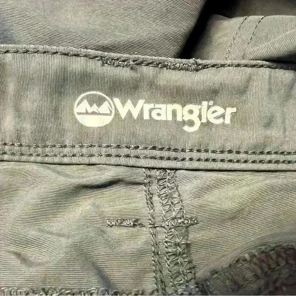 Men’s Wrangler Grey Cargo Shorts - Picture 3 of 4